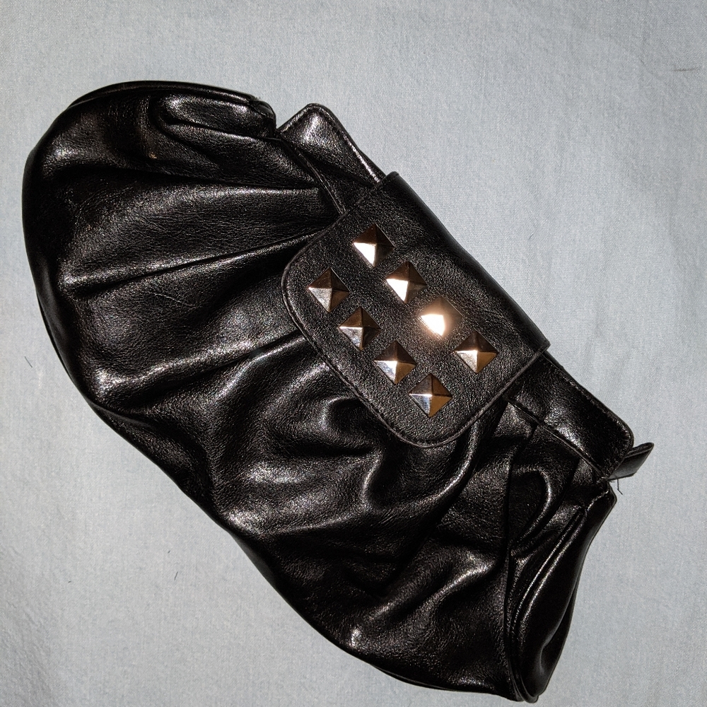 Studded clutch